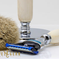 Hand-turned Premium Razor Set with Badger Shave Brush in Antler